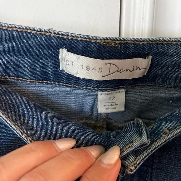 Embroidered Blue Jeans - Picture 3 of 3